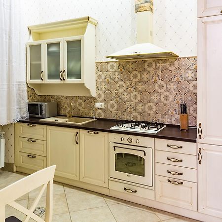 Фредра, 6 Lviv Luaran gambar
