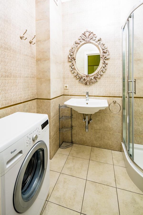 Фредра, 6 Lviv Luaran gambar