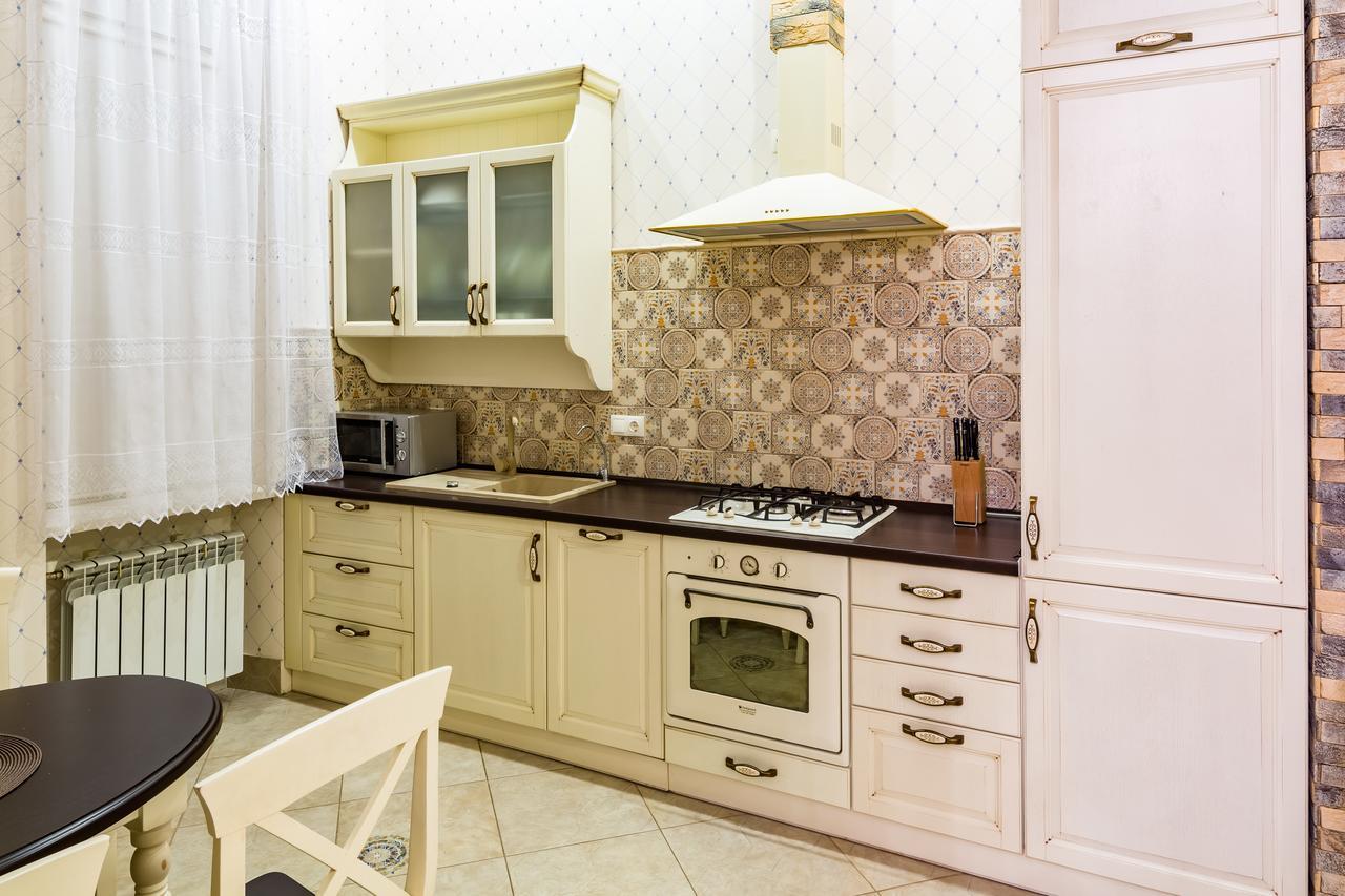 Фредра, 6 Lviv Luaran gambar