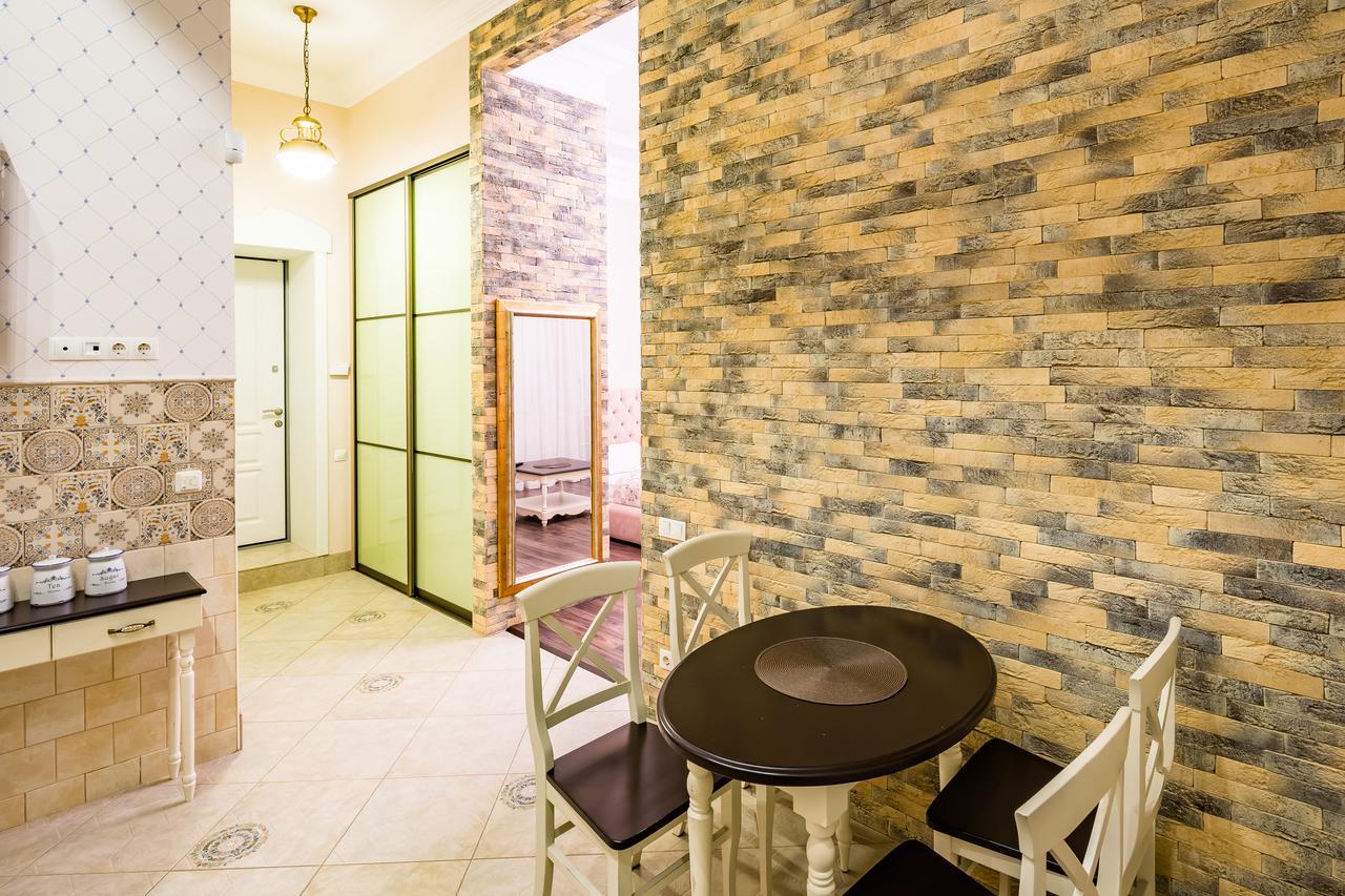 Фредра, 6 Lviv Luaran gambar