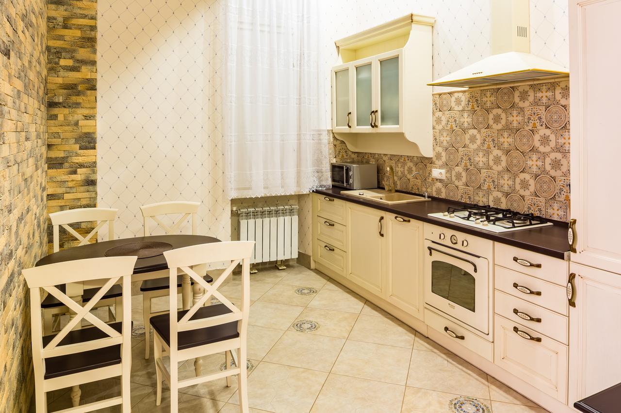 Фредра, 6 Lviv Luaran gambar