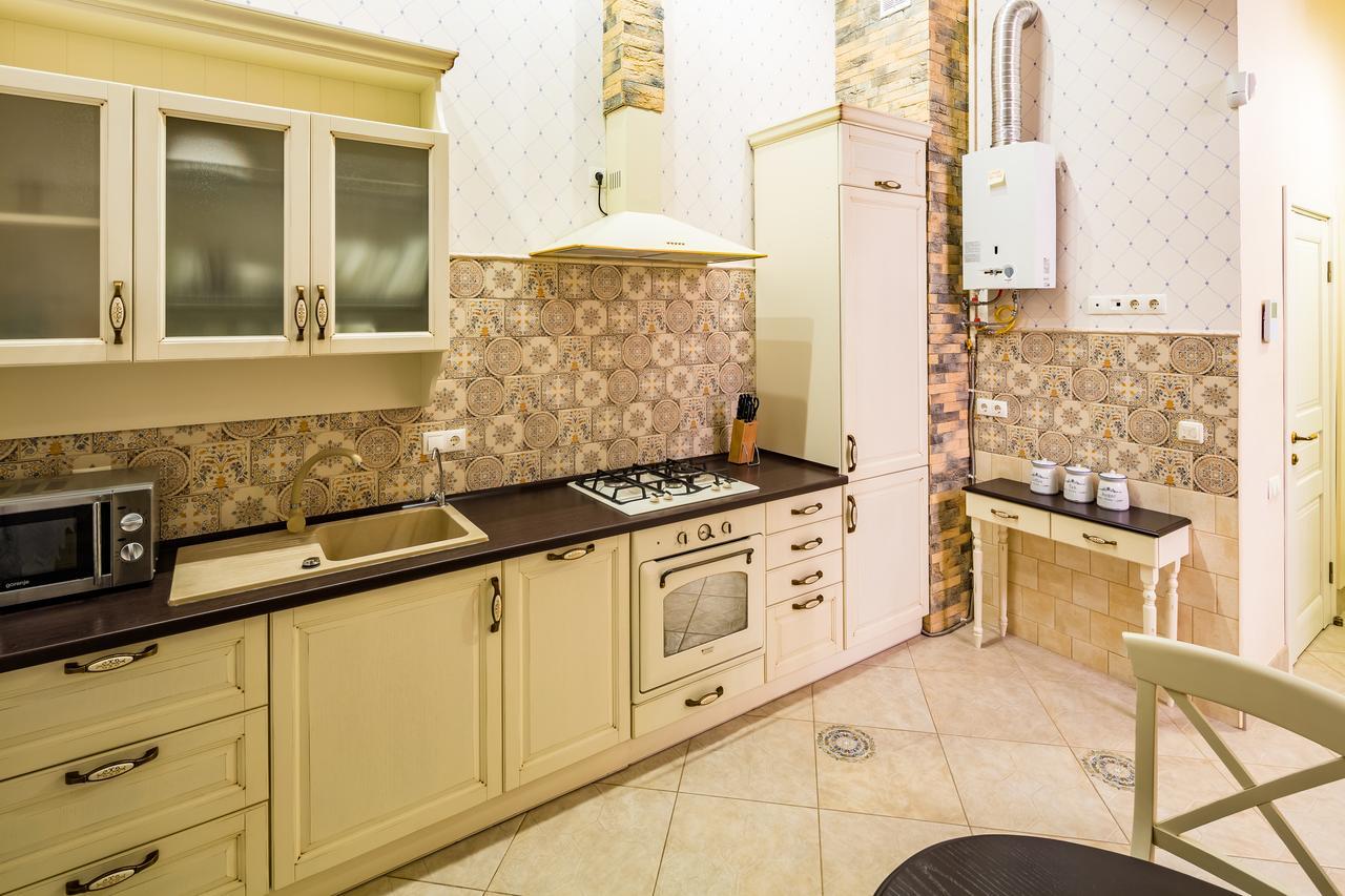 Фредра, 6 Lviv Luaran gambar